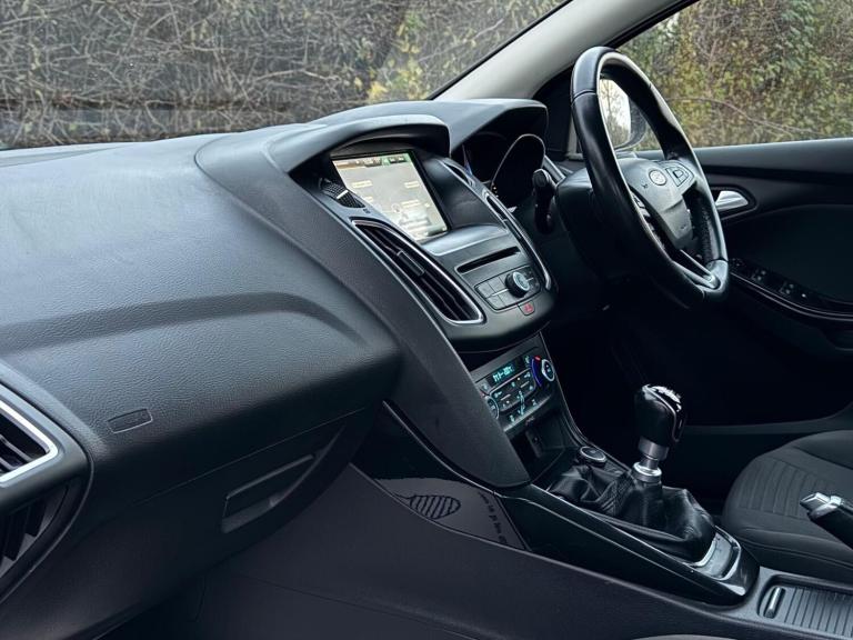 2015 Ford Focus 1.0T EcoBoost Titanium Euro 6 (s/s) 5dr HATCHBACK Petrol Manual