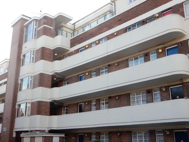 2 - Bedroom Spacious Home in Poplar - Looking for 4 Bedroom Swap in Tower Hamlets or Newham