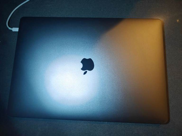 MacBook pro 2018 high spec 