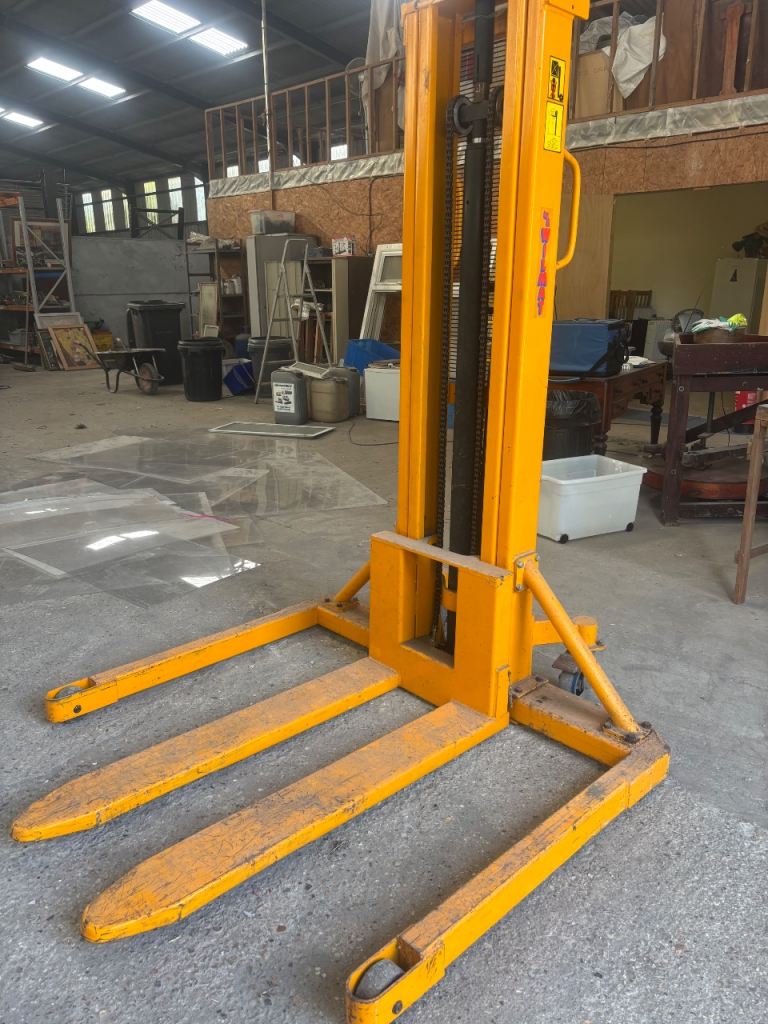 Wilmat Manual Hand Stacker Forklift - 1000kg Capacity / 2.8m Lift