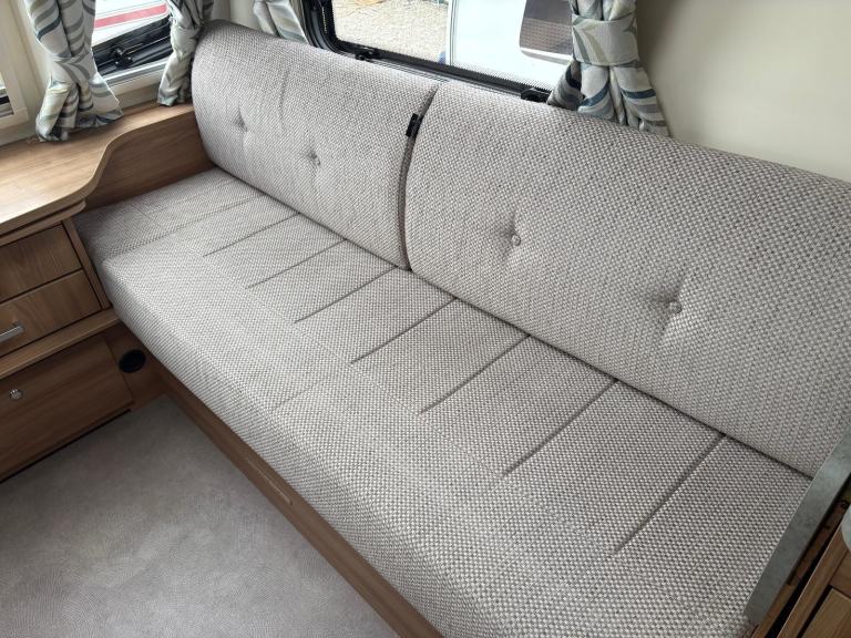 BAILEY PEGASUS GT70 GENOA - 2 BERTH CARAVAN WITH END WASHROOM AND MOTORMOVER