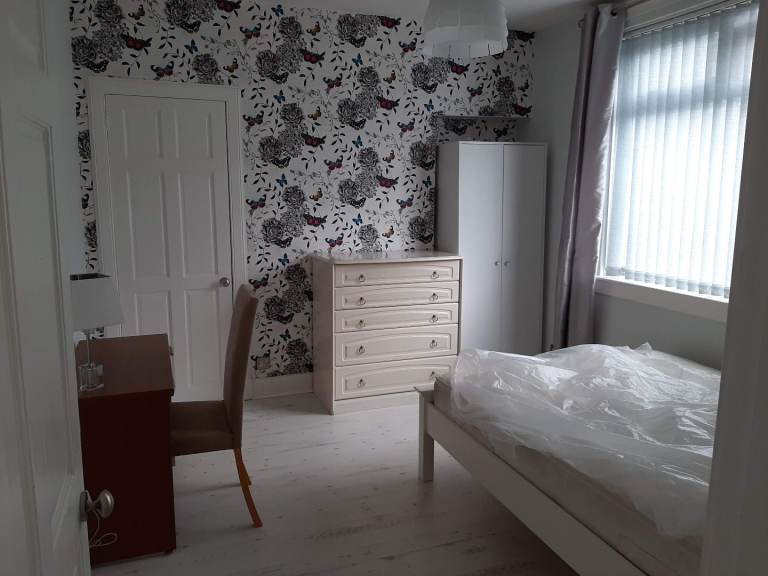 Double bedroom for rent in a house, all bill inclusive only £550. Female tenant preferably.