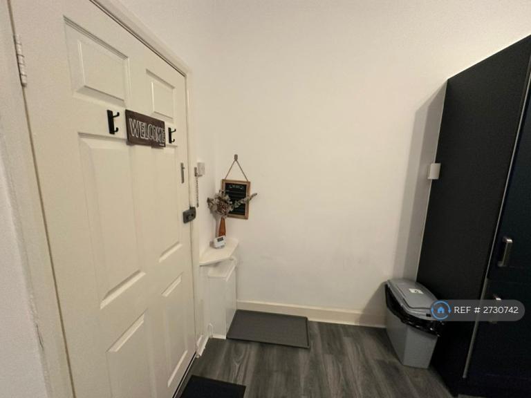 1 bedroom flat in New Barn Street, London, E13 (1 bed) (#2730742)