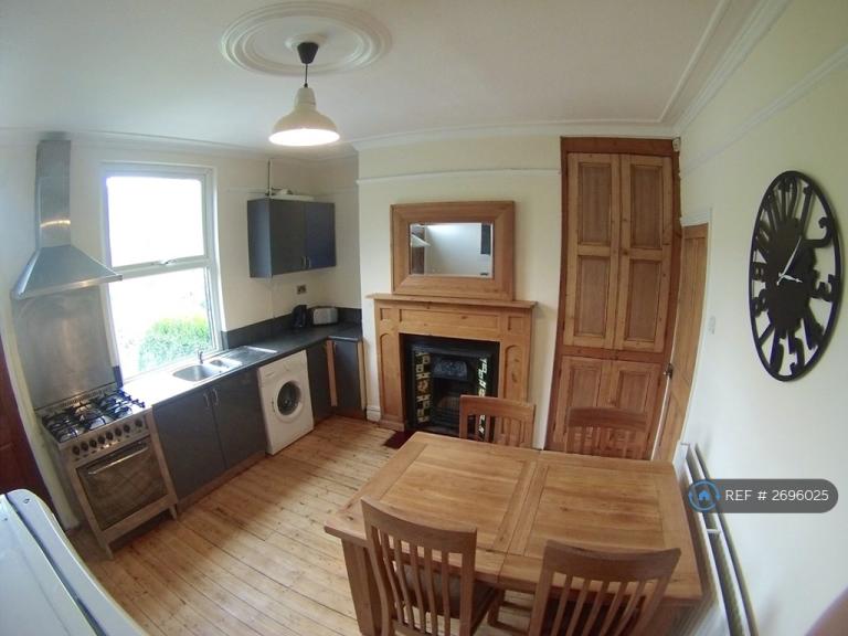 4 bedroom house in Meanwood Road, Leeds, LS7 (4 bed) (#2696025)