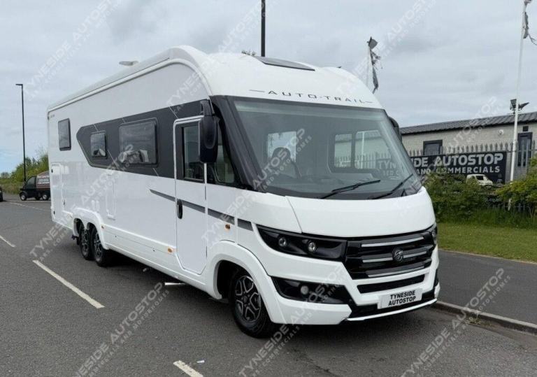 25 AUTO-TRAIL FRONTIER GRANDE FRONTIER GF- 88 6 BERTH MOTORHOME  DIESEL