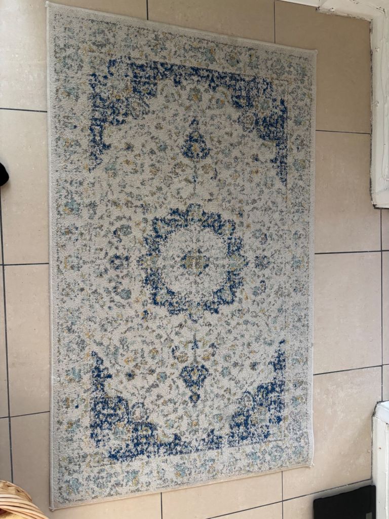 image for Beautiful rug 3x5 foot