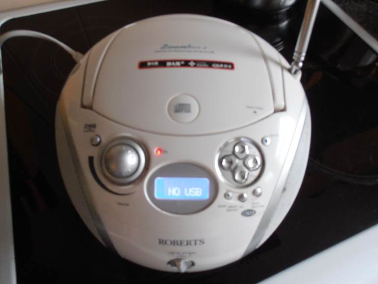 A ROBERTS  - DAB - Radio + cd +SD card + USB (flash drive ) Player.