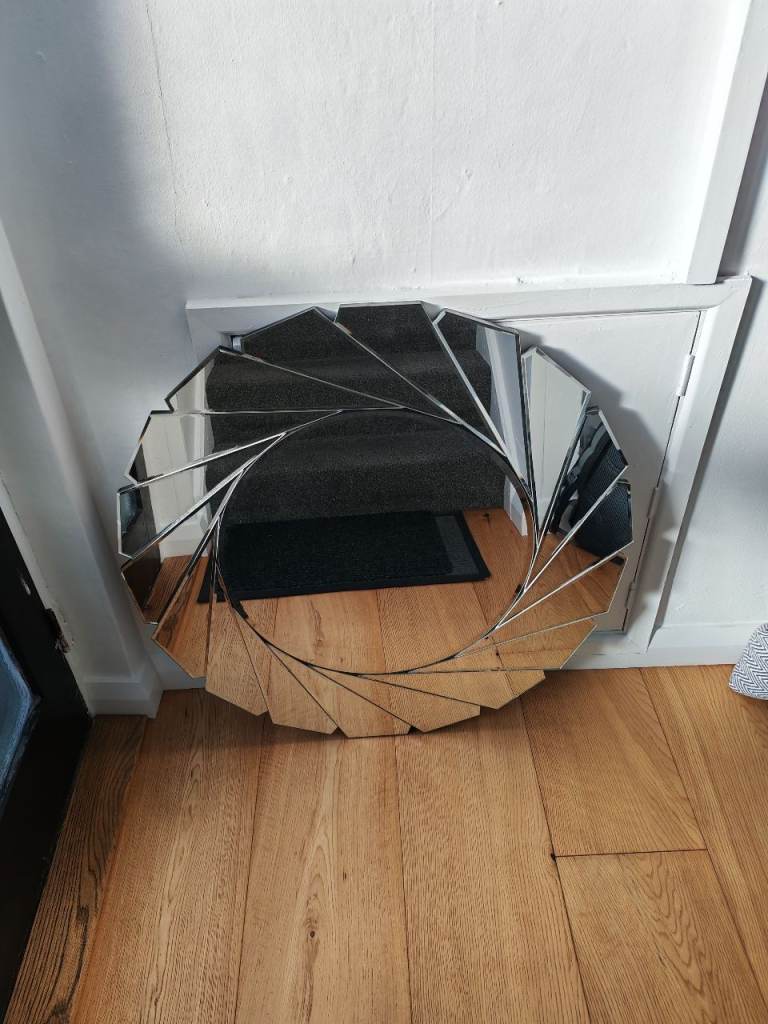 Wall mirror