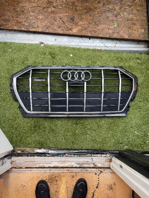 AUDI Q5 2020-24 FRONT BUMPER GRILLE 80A853651A GENUINE GOOD CONDITION