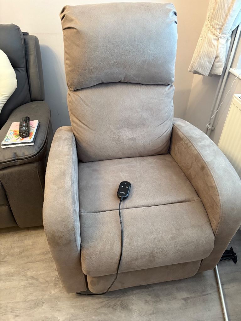 Boston motorised recliner chair 