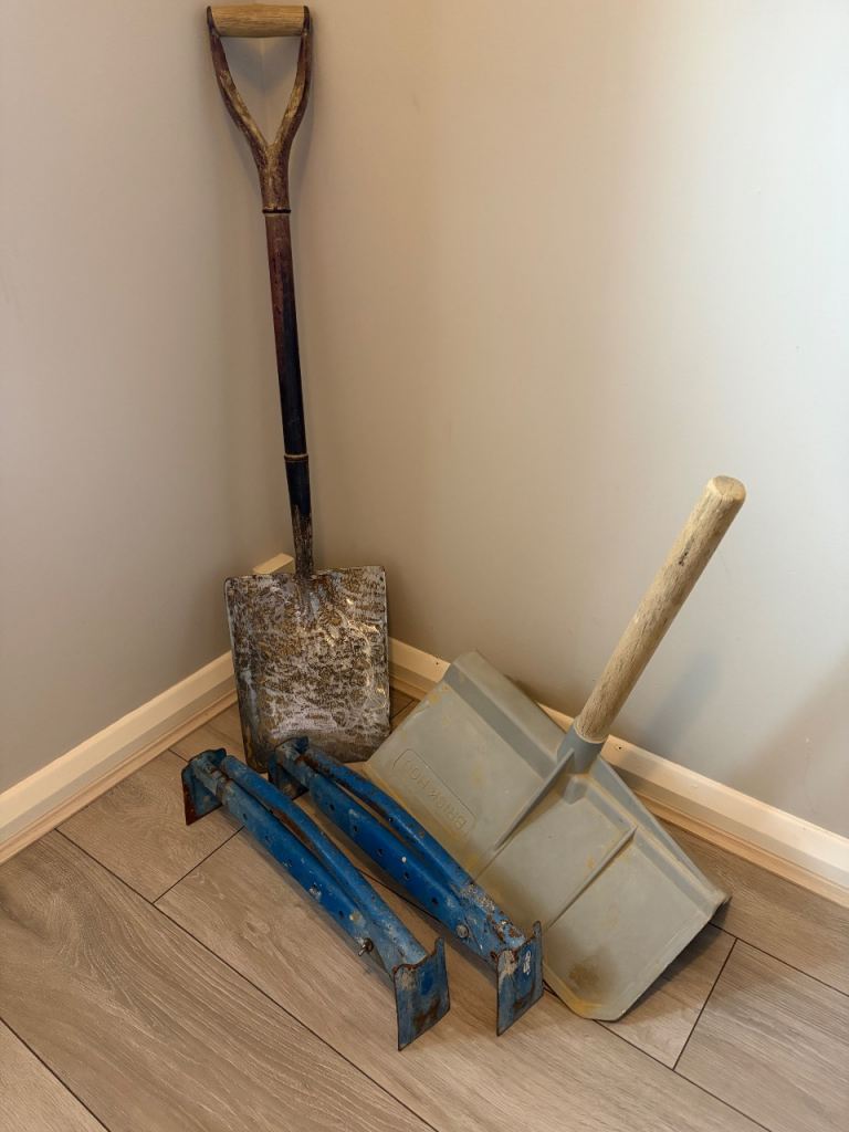 Hod , Tapered Shovel & Brick Clamps 