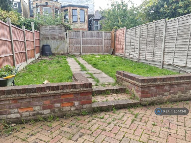 4 bedroom house in Sylvan Avenue, London, N22 (4 bed) (#2644341)