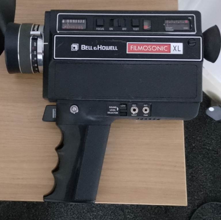 HANDHELD BELL & HOWELL FILMOSONIC XL 1230 MODEL CINI CAMERA 