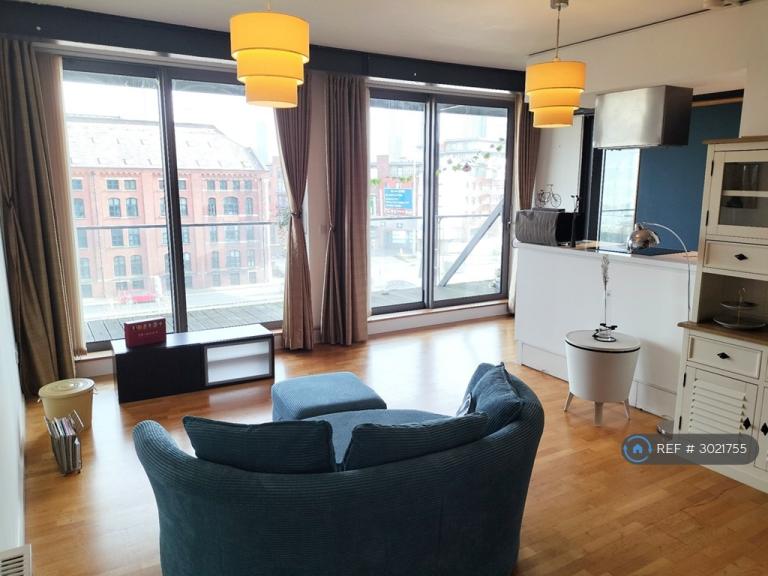 2 bedroom flat in The Box Works, Manchester, M15 (2 bed) (#3021755)
