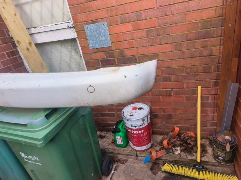 VW caddy rear bumper in white 