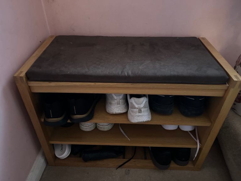 Wooden shoe rack with cushion on top