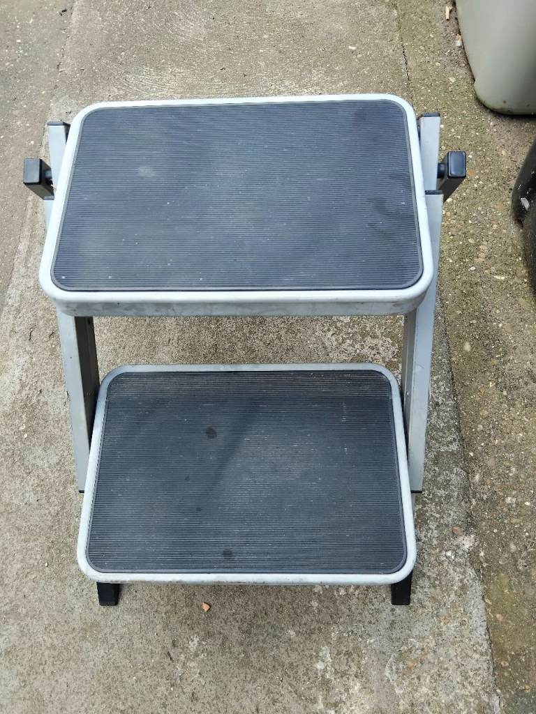 Caravan steps 