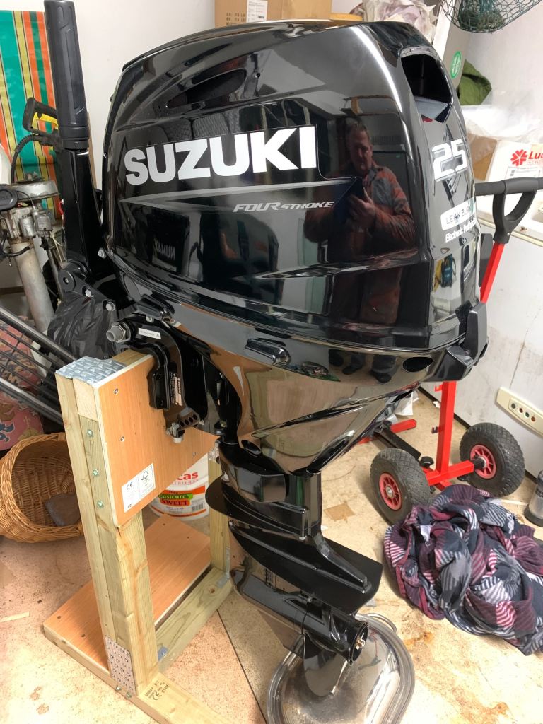 Suzuki df 25 outboard 