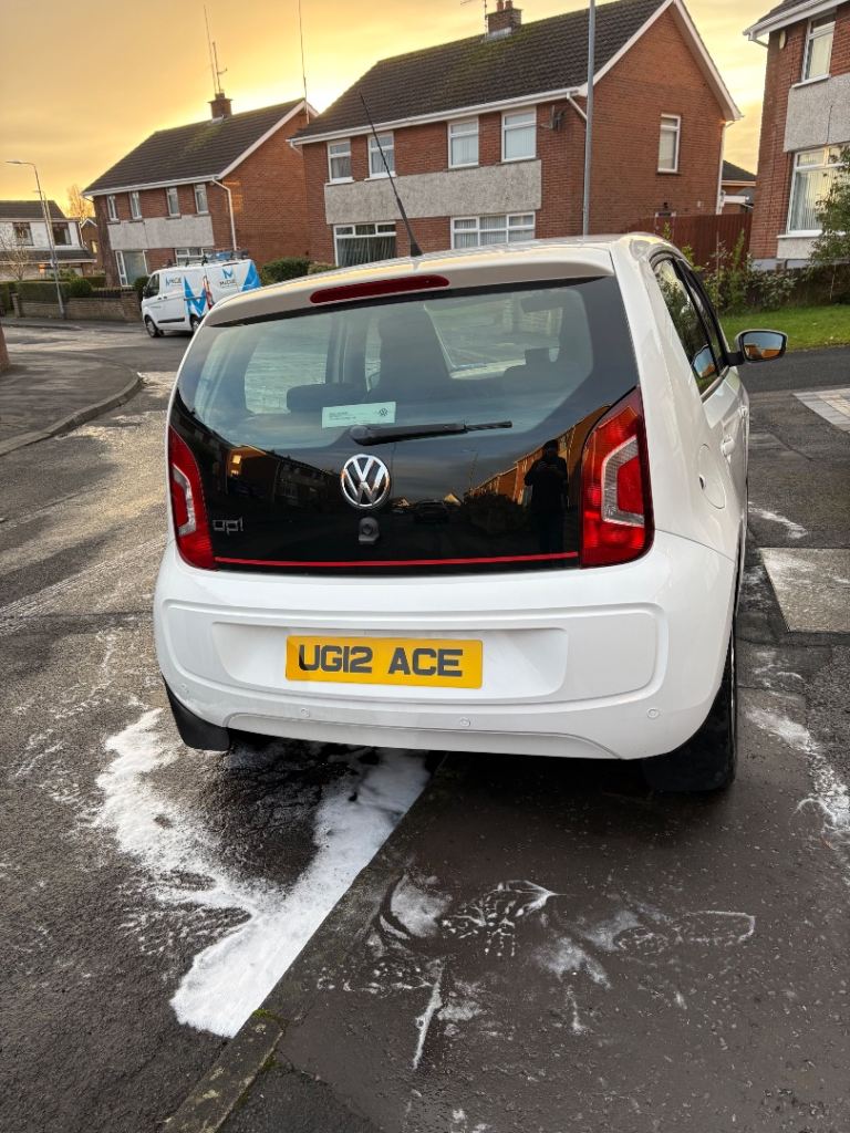 Volkswagen, UP, Hatchback, 2012, Manual, 999 (cc), 5 doors