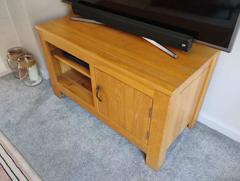 Solid Oak Wood TV Unit with Storage – As new Condition