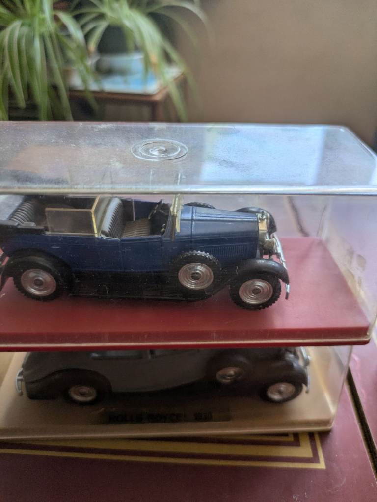Vintage Rolls Royce 1939 Model Car in Display Case