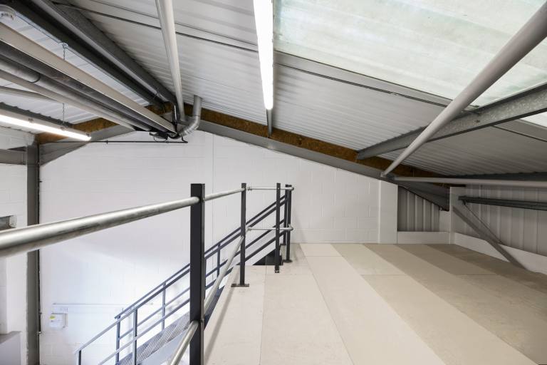 Havant - PO9 1HS \ Private Workshop Room in Basepoint Harts Farm Way