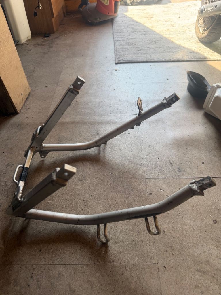 SUZUKI GSXR 600 SRAD 1999 REAR SUBFRAME / REAR FRAME