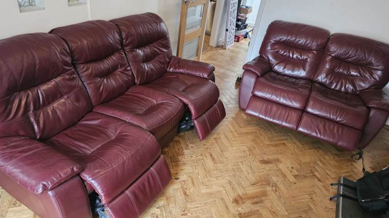 3 & 2 Seater Electric recliner sofa - Excellent condition