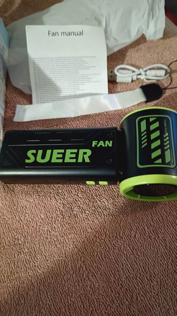 Handheld digital fan 