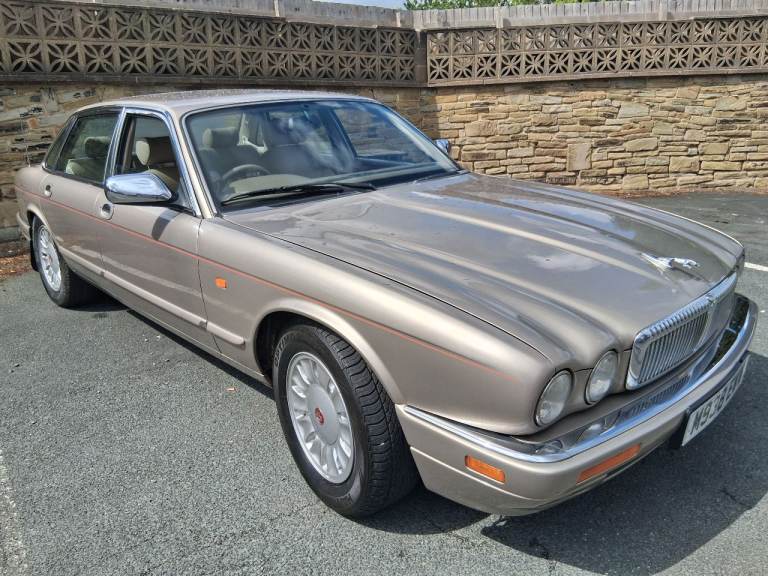 Daimler, SIX, Saloon, 1994, Other, 3980 (cc), 4 doors