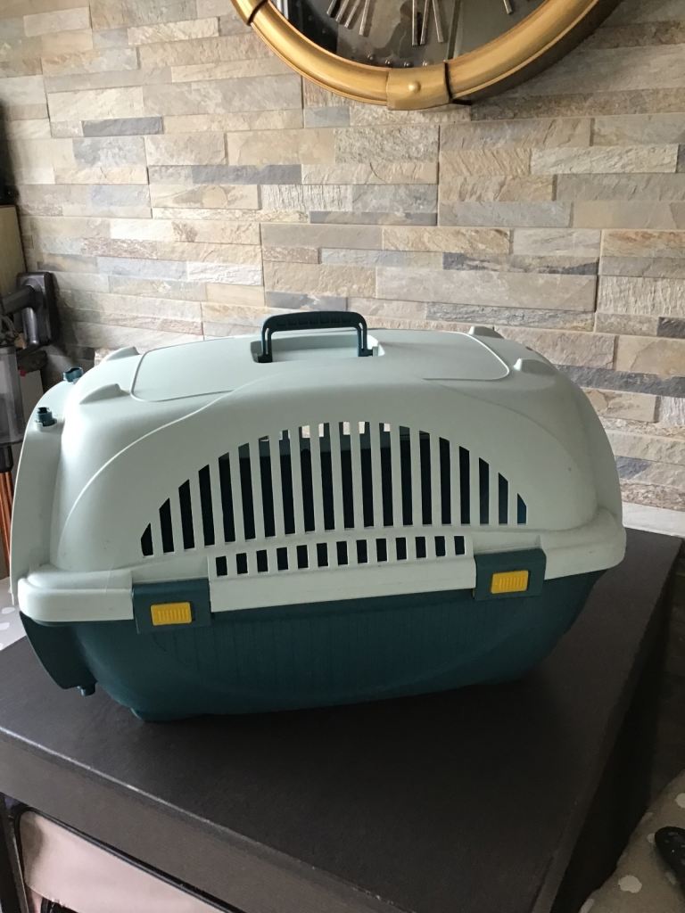 MEDIUM PET CARRIER CRATE