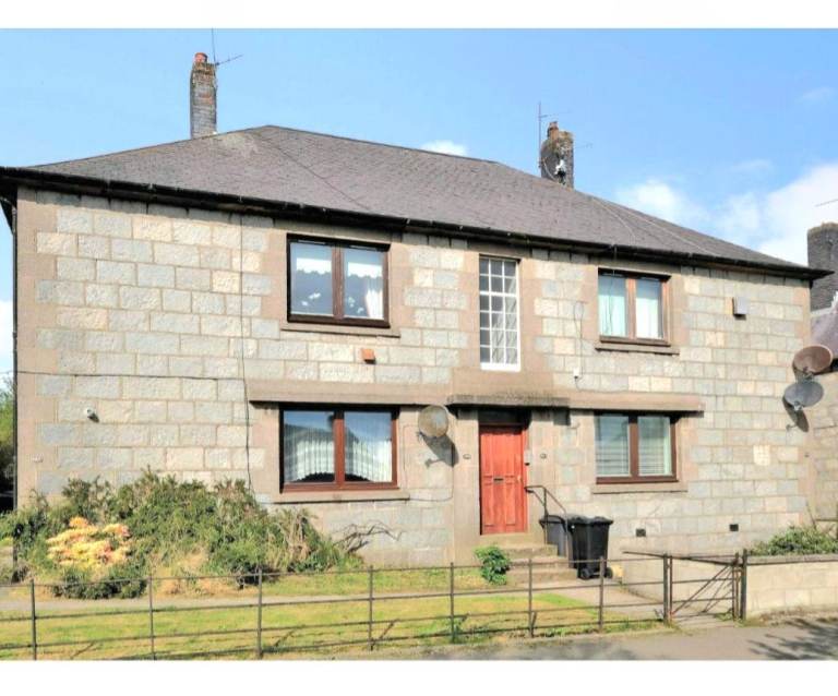 2 Double bedroom Flat, close to Aberdeen Royal Infirmary Hospital.AB16