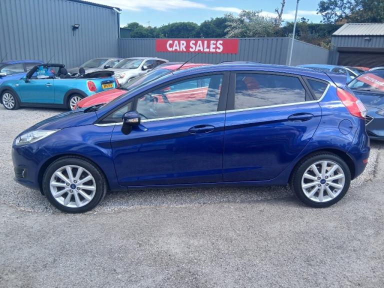 2015 Ford Fiesta Titanium 5 Door **stunning looking car** Hatchback Petrol Manual