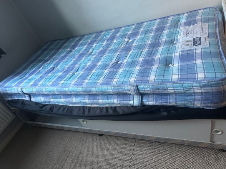 Single bed with mattress