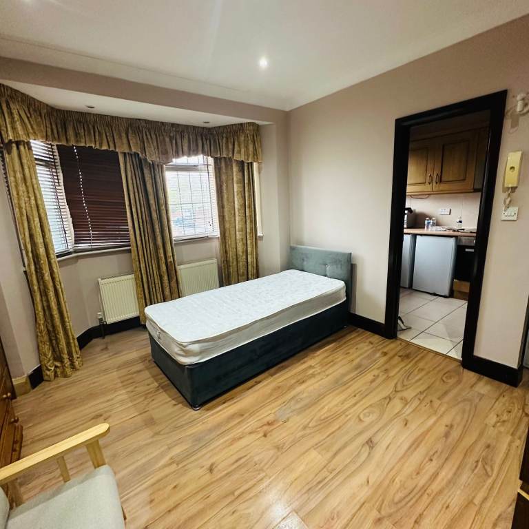 Charming Studio Flat 3 min walking distance from Station 