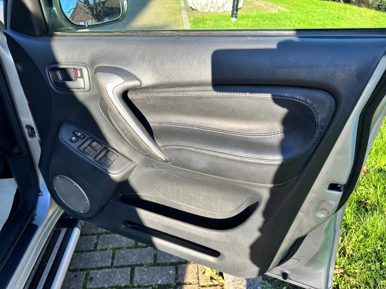 2005 Toyota RAV4 2.0 XT3 5dr ESTATE Petrol Manual