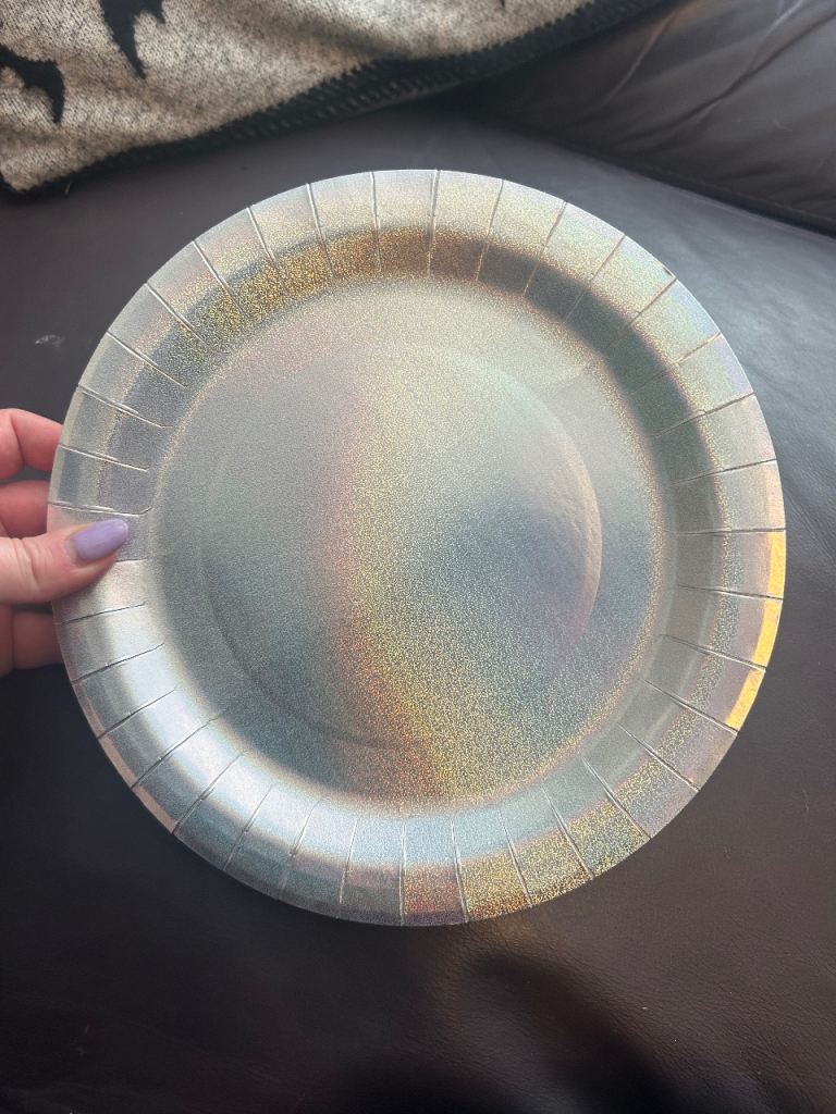 28 holographic paper plates 