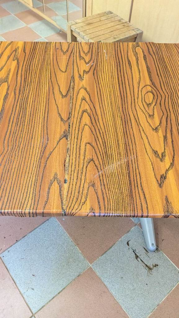 Table / desk (used in garage for storage (Height 72cm, Length 121cm, Depth 61cm) (collection only)