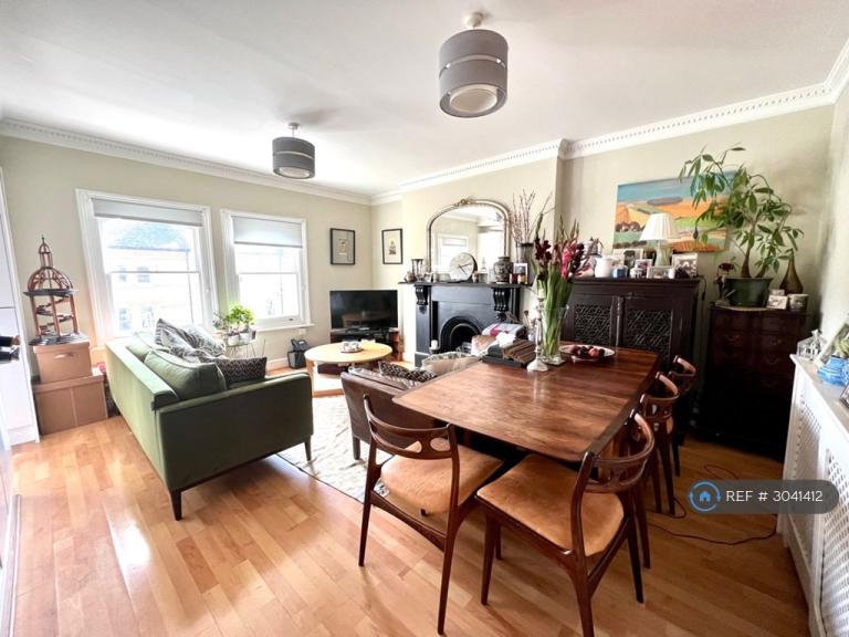 3 bedroom flat in Edith Road, London, W14 (3 bed) (#3041412)