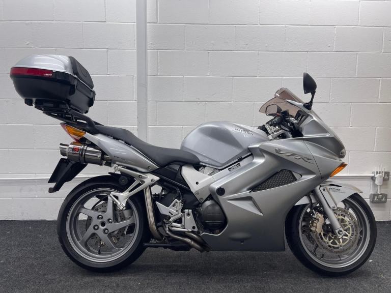 HONDA VFR800 ABS ** LEXTEK EXHAUSTS - TOP BOX - 12 MONTHS MOT **