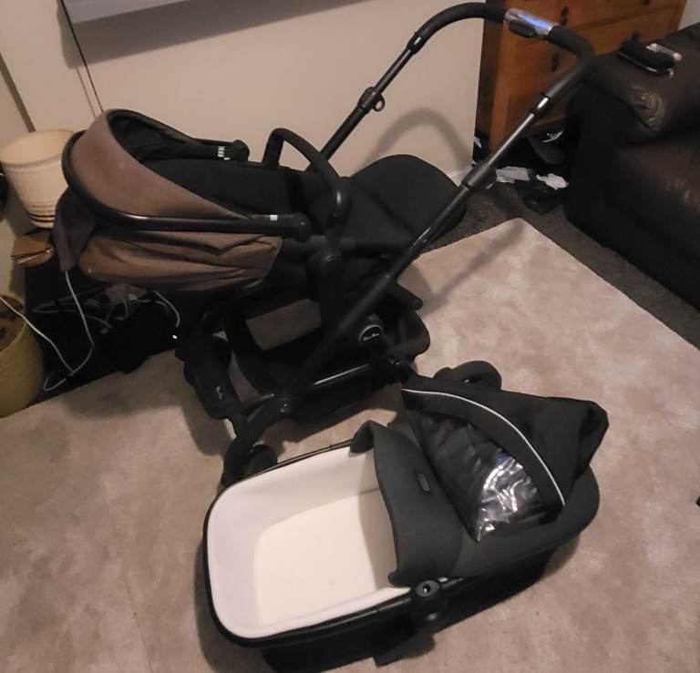 Lovely sturdy Silver Cross coast pram