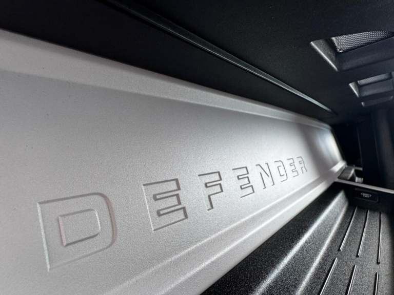 2023 Land Rover Defender 3.0 D250 Hard Top SE Auto PANEL VAN DIESEL Automatic