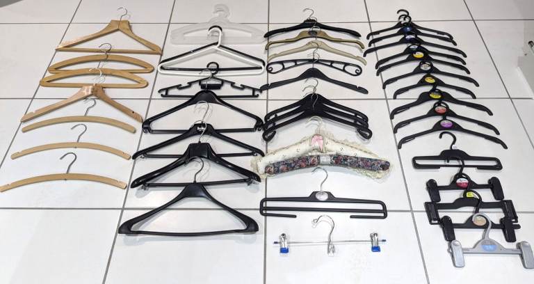 43 COAT HANGERS WOOD METAL PLASTIC FABRIC PADDED ADULT KIDS SKIRTS TROUSERS TOPS