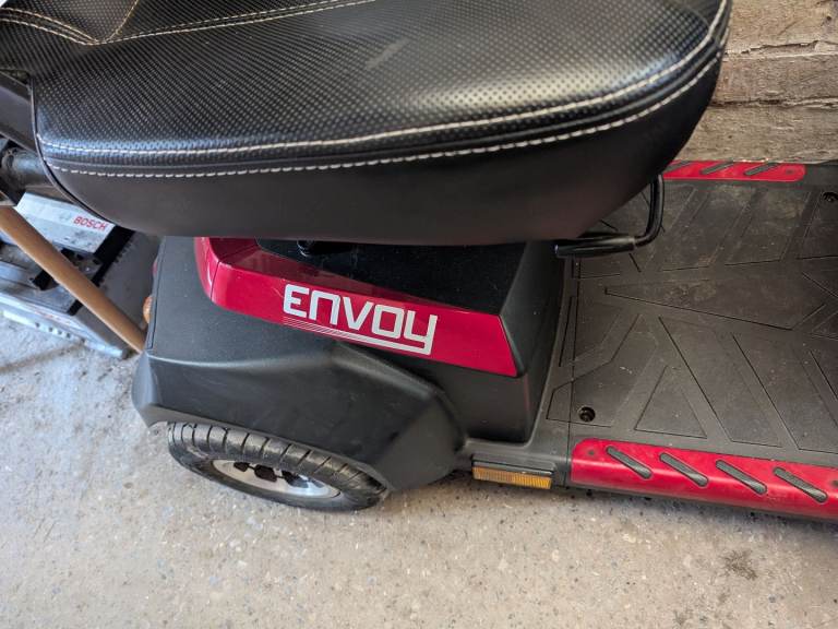 DRIVE ENVOY 4/8MPH ELECTRIC MOBILITY SCOOTER FULLY WORKING WITH CHARGER + KEY. ALL TYRES ARE GOOD