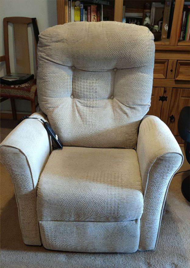 Electric Recline & Rise armchair