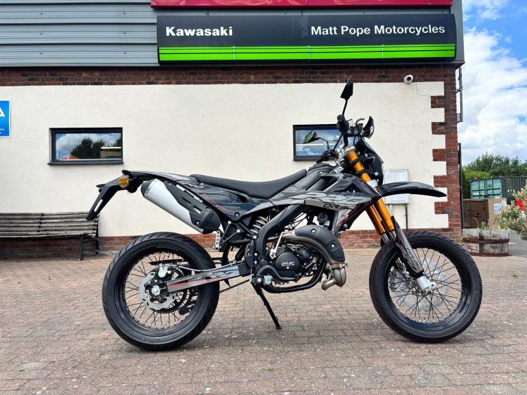Drac 50cc SM Supermoto Pro Black Edition - Learner Legal Minarelli AM6 Engine