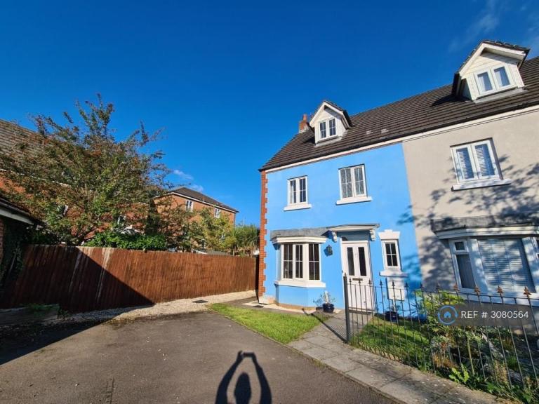 4 bedroom house in Heol Yr Eithin, Pencoed, Bridgend, CF35 (4 bed) (#3080564)