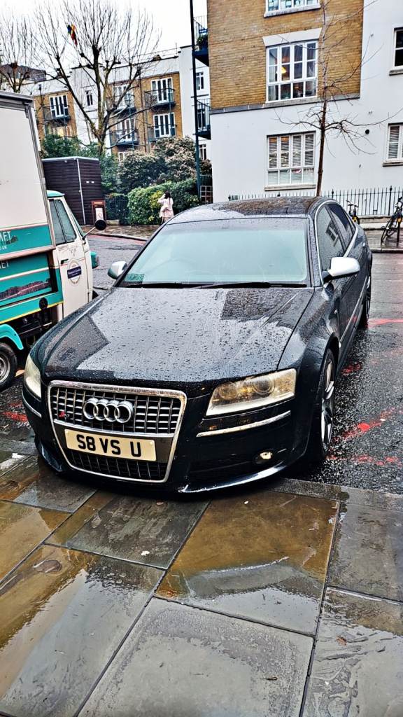 AUDI S8 V10