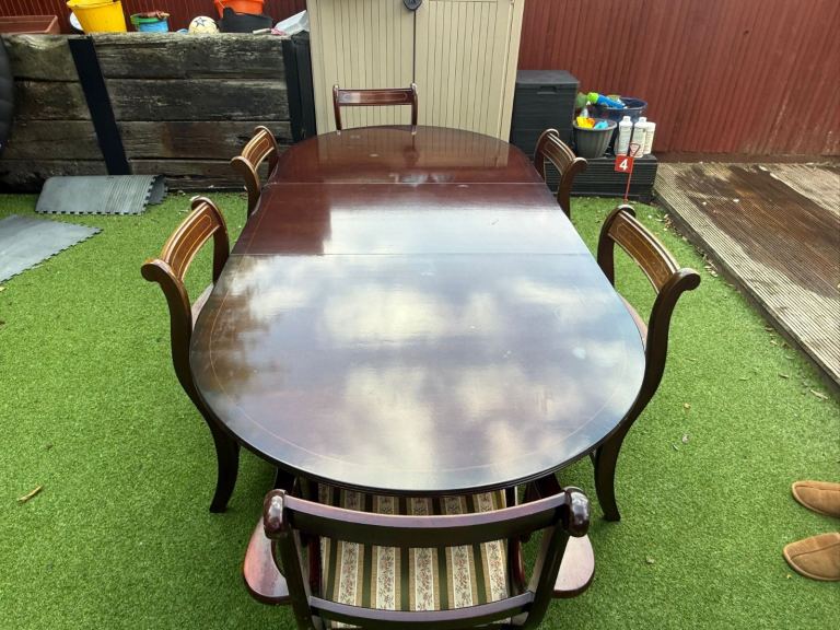 ANTIQUE/REGENCY STYLE TWIN PEDESTAL MAHOGANY DINING TABLE AND 6 CHAIRS GOOD USED CONDITION