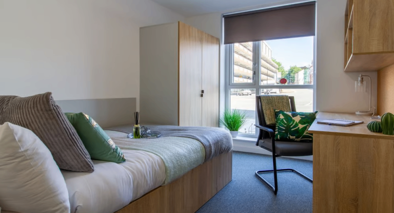 Tenancy Takeover – Student Ensuite Room, The Croft, Derby (Sept 2026-July 2027)